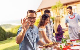 Де і за скільки у Хмельницькому комфортно відпочити на свіжому повітрі та посмакувати шашлик