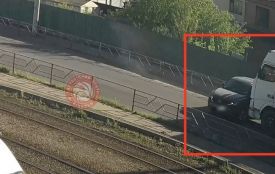 Фура «загорнула» кросовер на Барському шосе. ВІДЕО