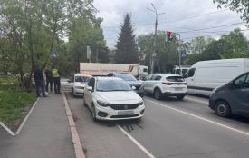 На Політехнічній водійка Fiat збила двох дітей