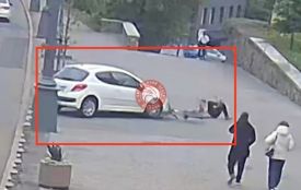 На Соборній водій Peugeot збив велосипедиста. Хлопця забрали до лікарні