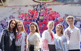 «Мурашки по шкірі»: як студенти Вінницького техколеджу влаштували флешмоб до Дня вишиванки
