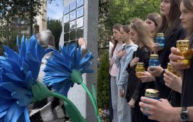 На честь п’ятнадцяти героїв: у ліцеї №27 відкрили стелу Пам’яті загиблим випускникам