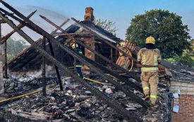 У селі Бродецьке горів будинок: вогонь знищив покрівлю та майно