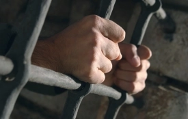 Вбив пенсіонерку, а тіло викинув в колодязь: Хмільницький суд відправив чоловіка на 13 років за ґрати