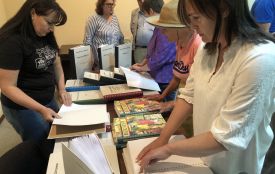 Вінницькому підприємству незрячих подарували набір книжок шрифтом Брайля