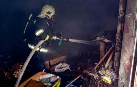 У Вороновиці горів склад побутових речей