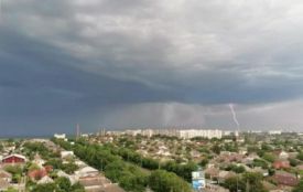 На Вінниччину насувається гроза: очікують до +35°C, зливи та шквали