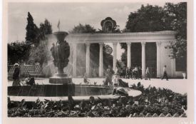 Були фонтани, росли пальми. Показуємо рідкісні фото Центрального парку