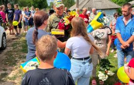«Вибігла на вулицю зустріти і тільки тоді зрозуміла, що це сон»: як мама дізналася, що син живий