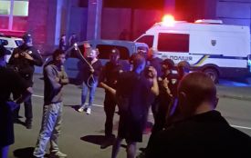 «Відпустіть людей!» — у Вінниці вінничани штурмували стадіон Локомотив, де ТЦК тримає призовників