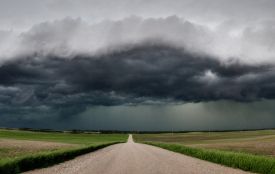 Різка зміна погоди: на Вінниччину насувається похолодання, грози та сильний вітер