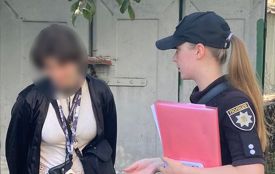 До 10 років за ґратами. У Вінниці затримали закладчицю з 30 пакетиками психотропів