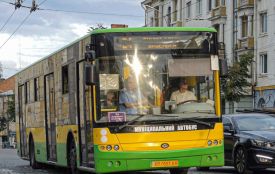 Запустили додаткові автобусні рейси на чотирьох маршрутах у Вінниці
