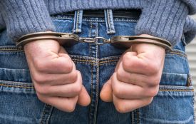 Перестрибнув через паркан і обікрав будинок: у Вінниці затримали злодія-рецидивіста