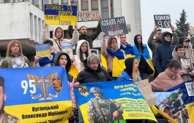 «За кожною втратою — ім’я»... Вінниця зупинилася на хвилину, щоб згадати загиблих Героїв