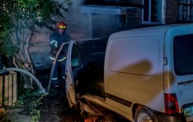 Горів автомобіль та будинок через цигарку на Вінниччині