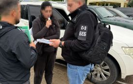 Контрабанда під виглядом допомоги. Судять жінку, яка продавала «волонтерські» авто