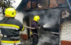 Горіли житлові будівлі, гараж та авто на Вінниччині