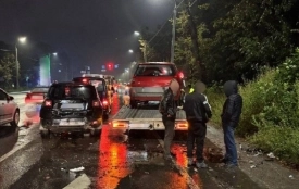 На Хмельницькому шосе нетверезий водій протаранив два авто на світлофорі