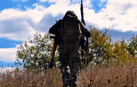 На позиції ЗСУ за добу ворог пустив 5256 дронів та 225 КАБів