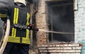 У Комарові чоловік підпалив себе та сина: обох госпіталізували