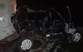 У Ладижині п’яний 19-річний водій ВАЗу врізався в автобус — авто розтрощене вщент