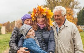 Сьогодні вітаємо дідусів і бабусь. Історія, заборони та прикмети 28 жовтня