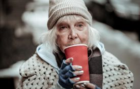 Треба допомогти людині, яка мерзне на вулиці? Важлива інформація для вінничан