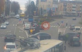 Біля Кумбар не розминулись два легковики та спричинили ранкові затори