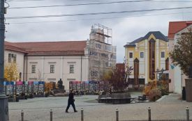 Фасад архіву на площі Шевченка закрили риштуванням: що там ремонтують?