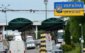 Тимчасово призупинили пропуск через кордон — що відомо