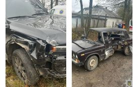 Сильне зіткнення автівок під Баром: водія ВАЗа госпіталізували
