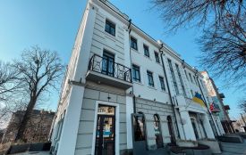 Що приховує будівля туристичного хабу та чому її історія почалася зі скарги посадовців?