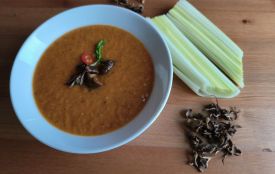 Осінній суп з лисичками від Олени Павлової: легкий рецепт для смачної вечері