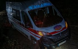 Надзвичайники витягли «швидкі» з болота: пацієнти доправлені до лікарні