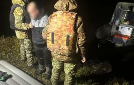 Прикордонники врятували чоловіка, який тікав до Молдови на надувному матраці