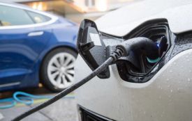 Різниця до 21 тисячі гривень на рік. Де електромобіль заряджати вигідніше