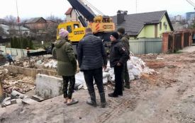 Залив бетоном берег та засмічував воду: на вінничанина склали протоколи за забруднення річки