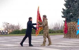 Президент вручив бойовий прапор комбату 59-ї бригади з Вінниччини Сергію Філімонову