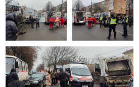 Сміттєвоз зніс паркан 12-го ліцею, далі — масове зіткнення авто та травмована дитина