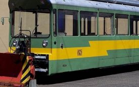 До Вінниці привезли унікальний снігоприбиральний трамвай