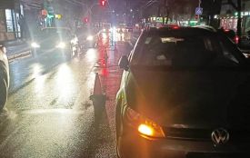 Пішла на червоне — опинилася в лікарні: деталі аварії на Київській