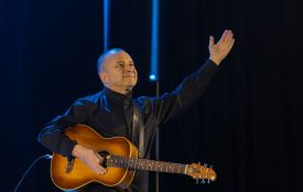 Артист-легенда! Віктор Павлік у турі Україною зібрав 612 000 гривень для бригади «Червона калина»