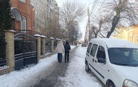 Як прибирають сніг у вашому дворі? Ми запитали вінничан