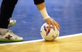 Зимовий чемпіонат Вінницької громади з футболу серед юнаків стартував у манежі