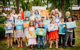 Як мистецтво допомагає відновлювати дитинство травмоване війною (Пресслужба МБФ «Без Коронів»)