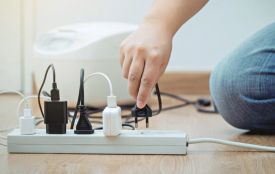 Коли світло з’являється — мережі не витримують. Вінничан закликають не вмикати все й одразу