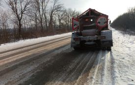 На дороги області «всипали» понад чотири тисячі тонн солі, аби проїзд був безпечним під час ожеледиці