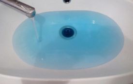 Чому у гніванчан з кранів тече блакитна вода? У водоканалі розкрили причину «кольорової аномалії»