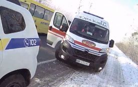 ДТП біля Миткова: поліцейський витягнув з перекинутого авто військового та його дружину